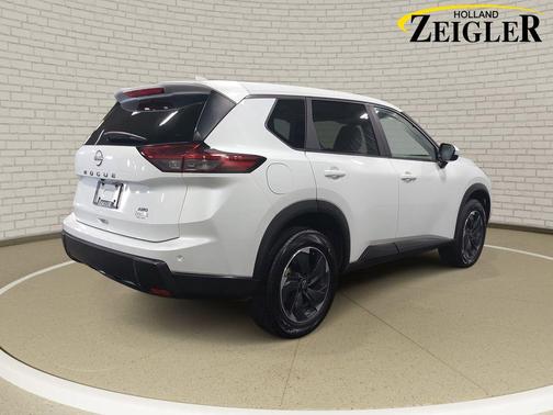 Everest White Pearl 2025 Nissan Rogue SV
