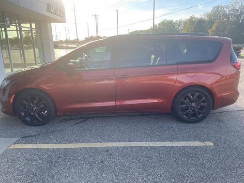 2018 Chrysler Pacifica Touring-L