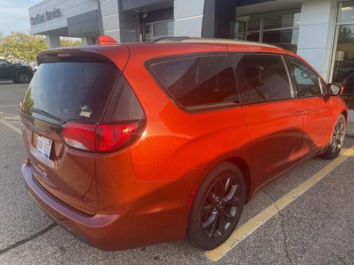 2018 Chrysler Pacifica Touring-L
