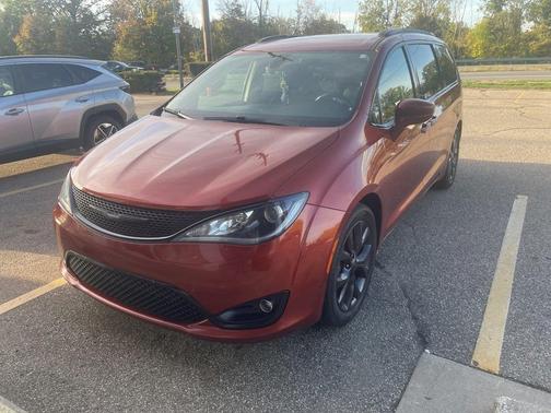 2018 Chrysler Pacifica Touring-L