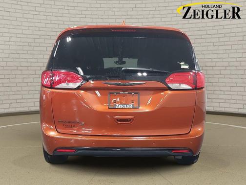 2018 Chrysler Pacifica Touring-L