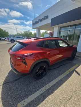Cayenne Orange Metallic 2024 Chevrolet Trax FWD ACTIV