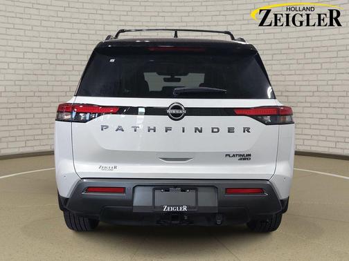 Everest White Pearl/Black 2026 Nissan Pathfinder Platinum