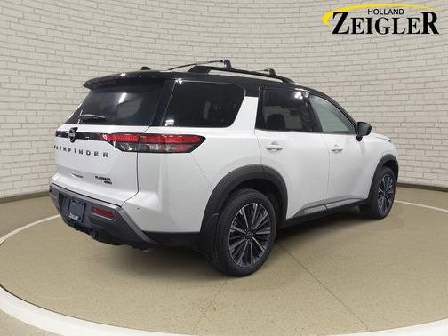 Everest White Pearl/Black 2026 Nissan Pathfinder Platinum