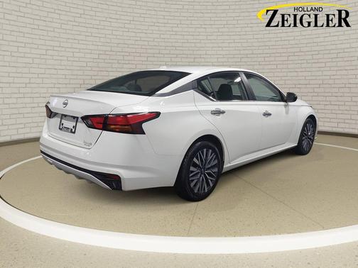 Glacier White 2025 Nissan Altima 2.5 SV