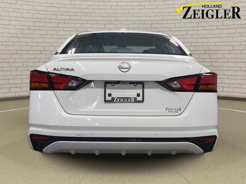 Glacier White 2025 Nissan Altima 2.5 SV