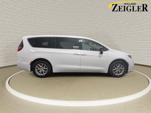 Bright White Clearcoat 2024 Chrysler Pacifica Touring L