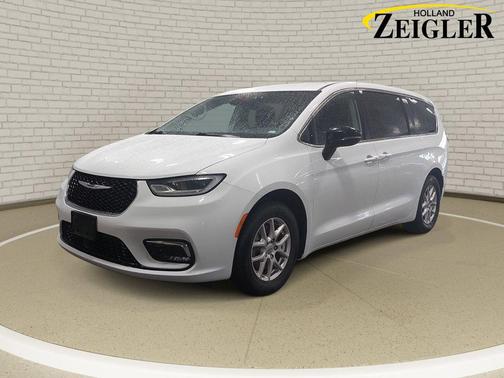 Bright White Clearcoat 2024 Chrysler Pacifica Touring L