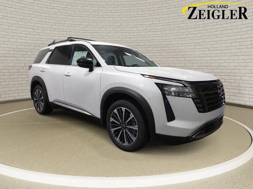 Everest White Pearl Tricoat 2026 Nissan Pathfinder Platinum