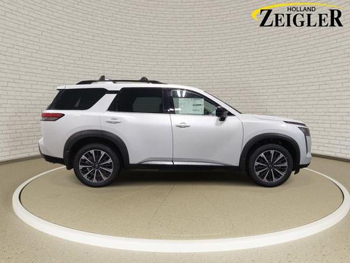 Everest White Pearl Tricoat 2026 Nissan Pathfinder Platinum