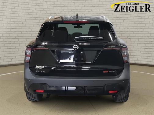 2025 Nissan Kicks SR