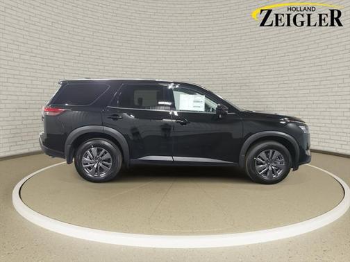 2025 Nissan Pathfinder S 4WD