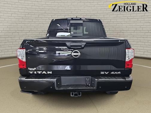 2023 Nissan Titan SV