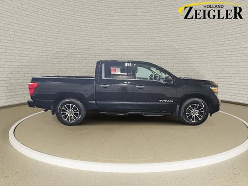 2023 Nissan Titan SV