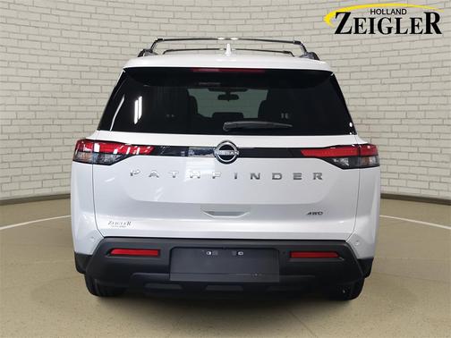 2025 Nissan Pathfinder SV 4WD