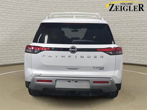 2025 Nissan Pathfinder Platinum 4WD