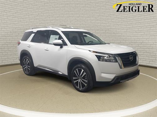 2025 Nissan Pathfinder Platinum 4WD