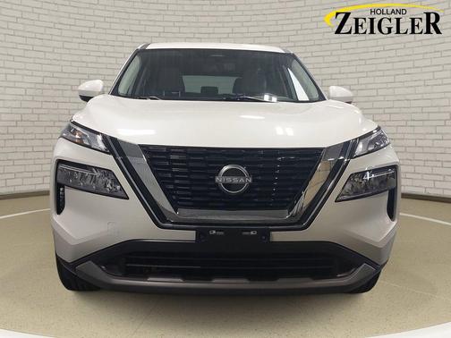 Pearl White Tricoat 2023 Nissan Rogue SV