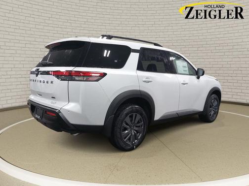 Everest White Pearl Tricoat 2026 Nissan Pathfinder SV
