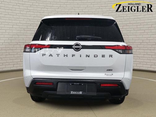 Everest White Pearl Tricoat 2026 Nissan Pathfinder SV