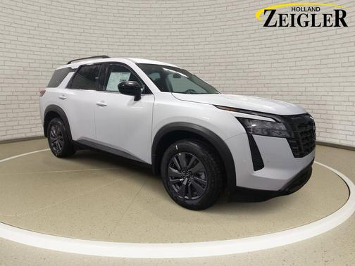 Everest White Pearl Tricoat 2026 Nissan Pathfinder SV