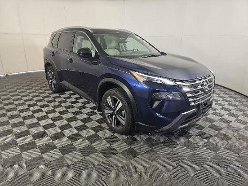 Deep Ocean Blue Pearl/Super Black 2024 Nissan Rogue SL