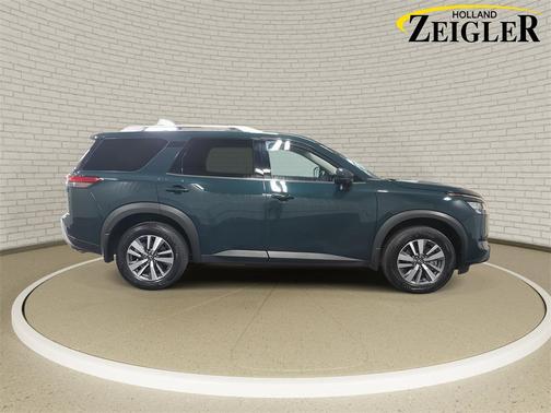 2024 Nissan Pathfinder SL FWD