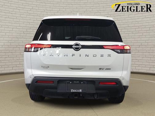 Pearl White Tricoat 2024 Nissan Pathfinder SV 4WD