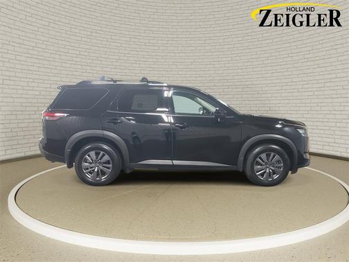 2024 Nissan Pathfinder SV 4WD