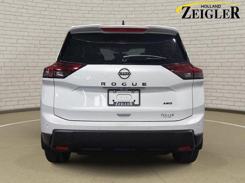 Everest White Pearl Tricoat 2026 Nissan Rogue Dark Armor