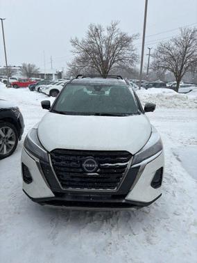2023 Nissan Kicks SR