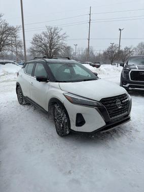 2023 Nissan Kicks SR