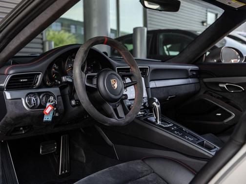 Guards Red 2018 Porsche 911 GT3