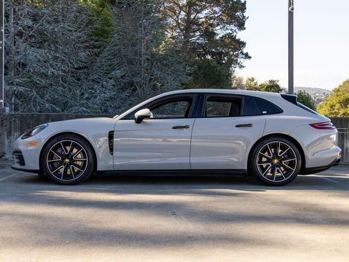 2018 Porsche Panamera 4