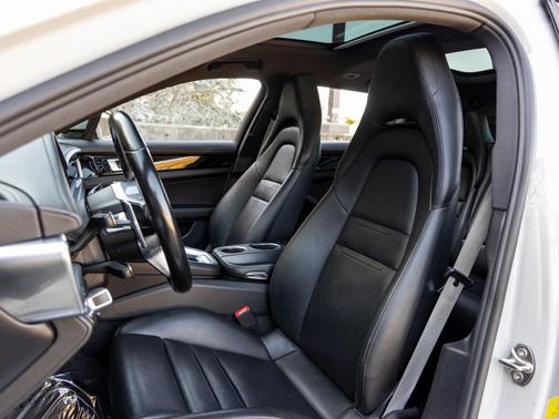 2018 Porsche Panamera 4