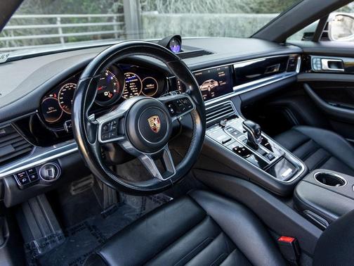 2018 Porsche Panamera 4