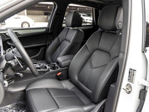 0q0qaf 2026 Porsche Macan Macan