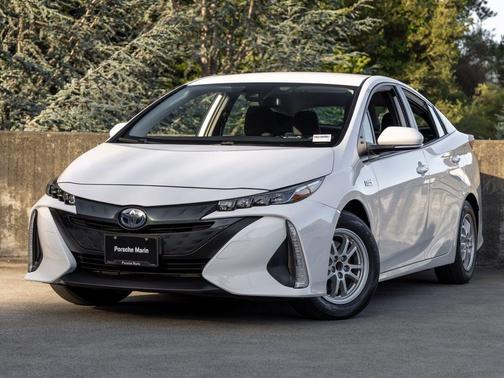Super White 2021 Toyota Prius Prime LE