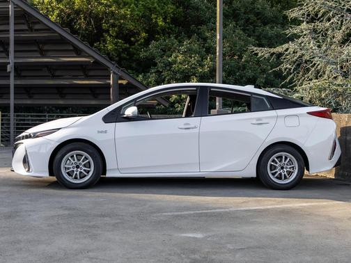 Super White 2021 Toyota Prius Prime LE