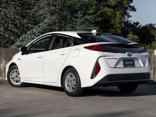 Super White 2021 Toyota Prius Prime LE