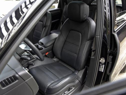 Black 2023 Porsche Cayenne Platinum Edition
