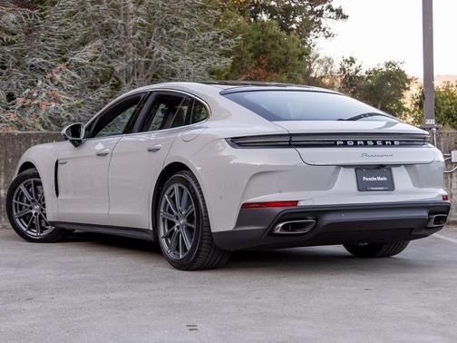 2026 Porsche Panamera 4 E-Hybrid