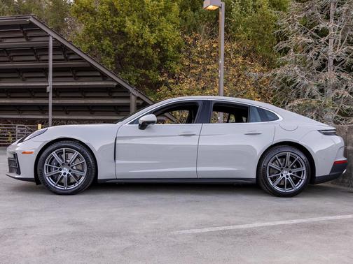 2026 Porsche Panamera 4 E-Hybrid