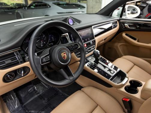 2024 Porsche Macan 