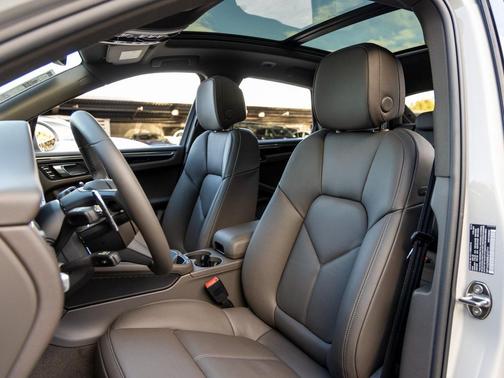 2025 Porsche Macan T