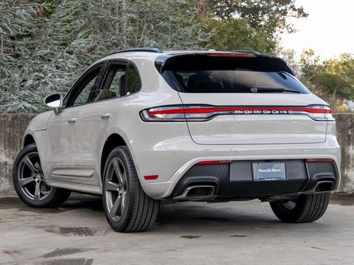 2025 Porsche Macan T