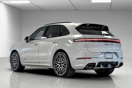 2025 Porsche Cayenne GTS