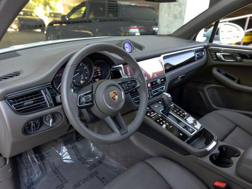 2y2ydf 2026 Porsche Macan Macan