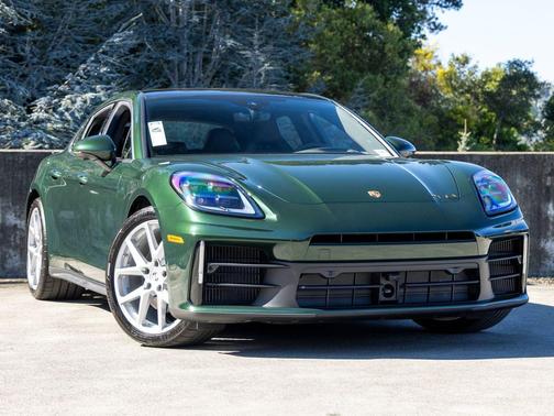 Oak Green Metallic Neo 2026 Porsche Panamera 4