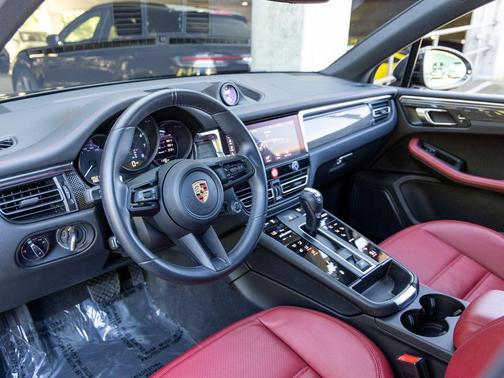 2023 Porsche Macan T